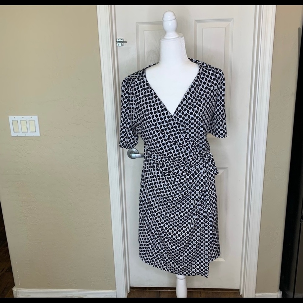Motherhood Maternity Wrap Dress Black, White, Blue Size Large